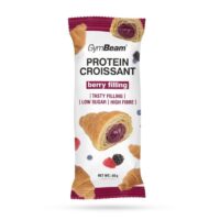 GymBeam Proteínový croissant s príchuťou lesných plodov bobuľovité ovocie
